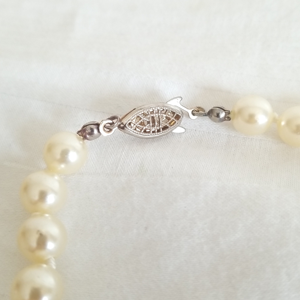 Silver Pearl Necklace - Picture 4 of 5